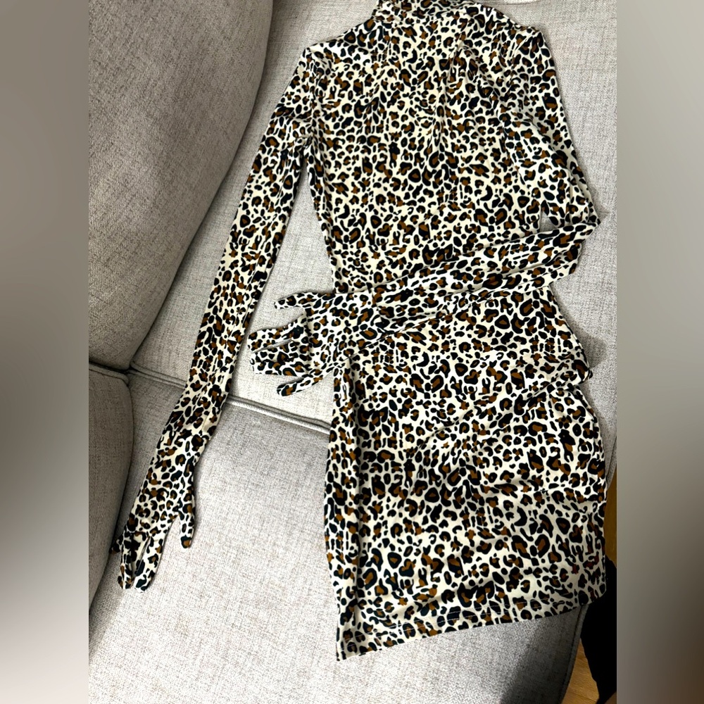 Long sleeve glove dress size M